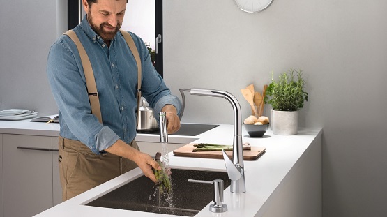 Kitchen-Pull-Out-Taps-Control-Water-with One-Hand 