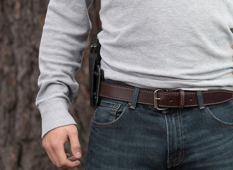 Man wearing regular belt