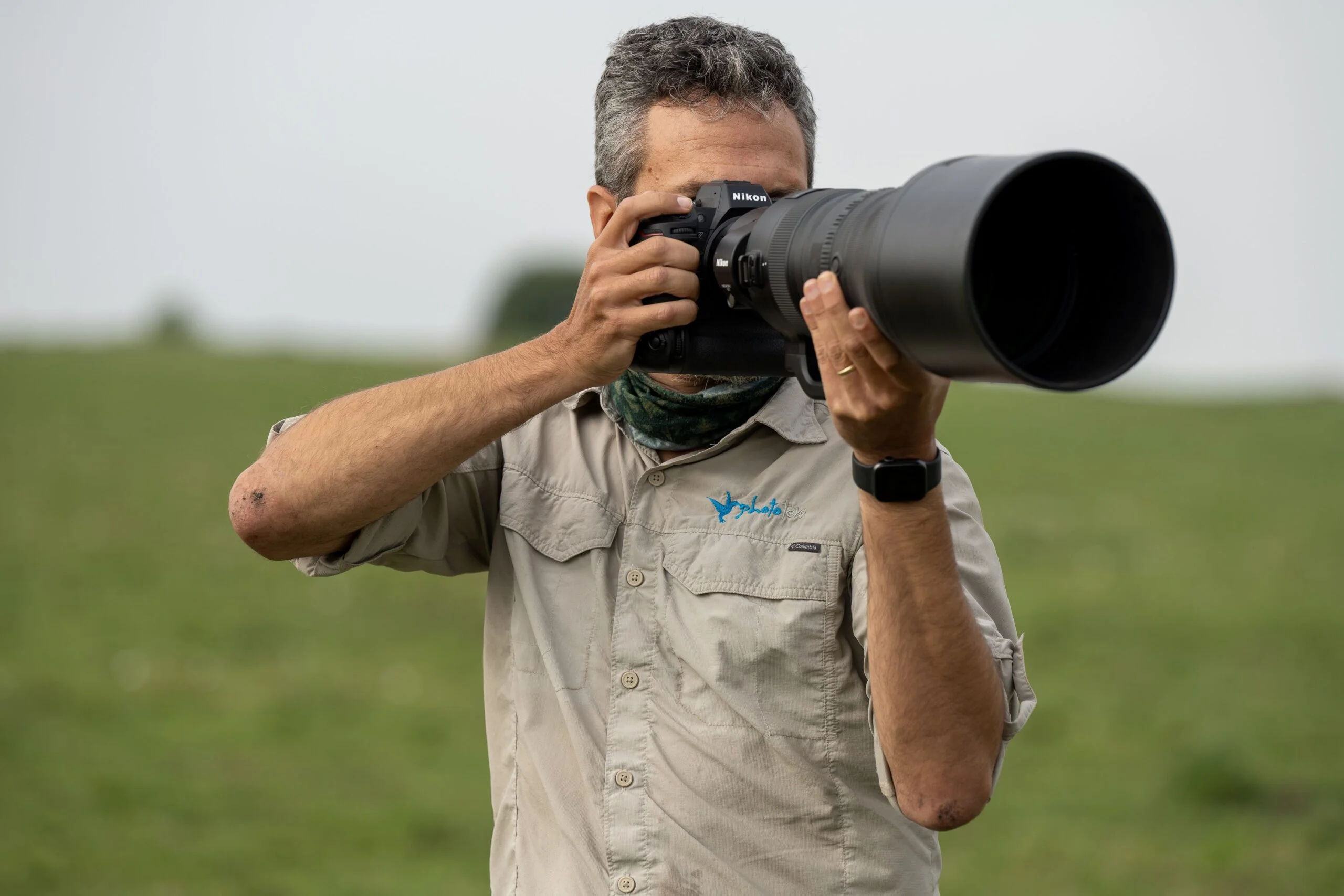 In nature, there is always something interesting happening, and occasionally your desired target might be hundreds of meters distant. You may focus on that moment more closely with a telephoto lens without sacrificing image quality owing to distance.