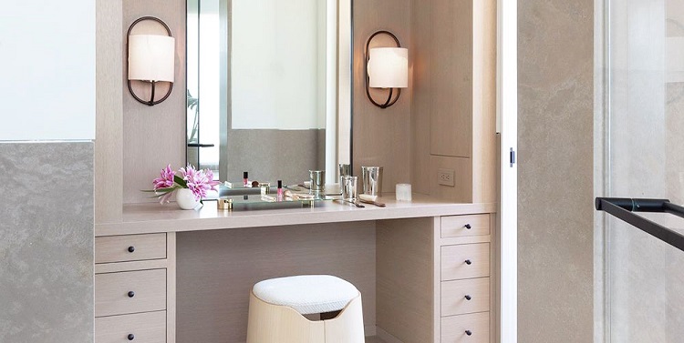 Make-up station in a bathroom with simple vanity lighting
